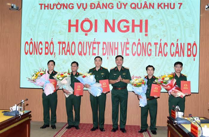 Phê chuẩn lãnh đạo tỉnh Quảng Ninh, 2 Quân khu lớn bổ nhiệm nhiều nhân sự