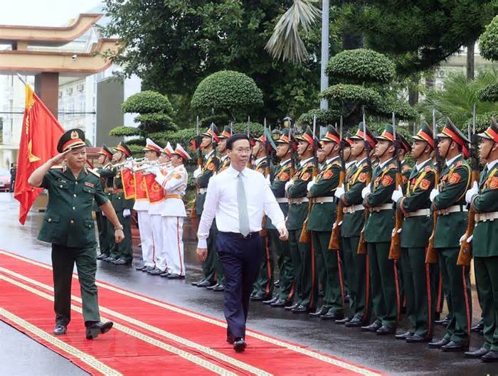 Hình ảnh Chủ tịch nước Võ Văn Thưởng thăm Binh đoàn 15