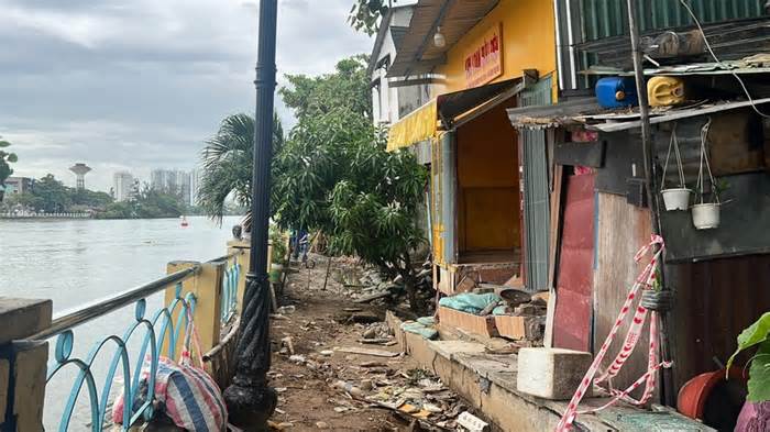 TP.HCM hỗ trợ người dân bị ảnh hưởng bởi sụt lún bờ kênh Thanh Đa