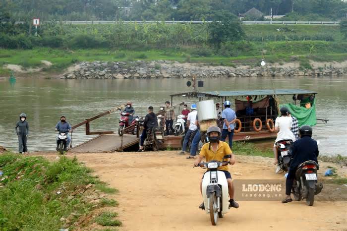 Người dân mong mỏi một cây cầu nối đôi bờ sông Hồng ở Phú Thọ