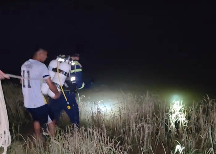 Xuyên đêm tìm kiếm nam sinh 14 tuổi mất tích khi tắm sông