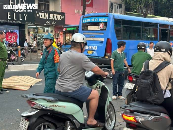 Tai nạn liên hoàn, tài xế xe ôm công nghệ bị xe buýt cán tử vong