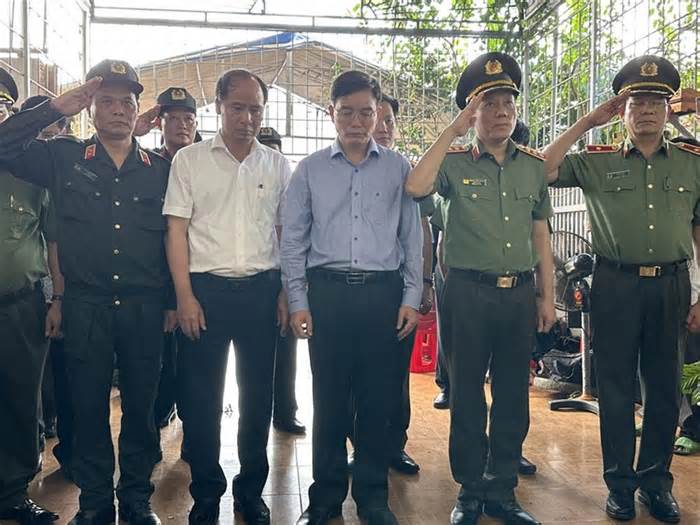 Làm thủ tục công nhận liệt sĩ cho 4 cán bộ công an hy sinh ở Đắk Lắk