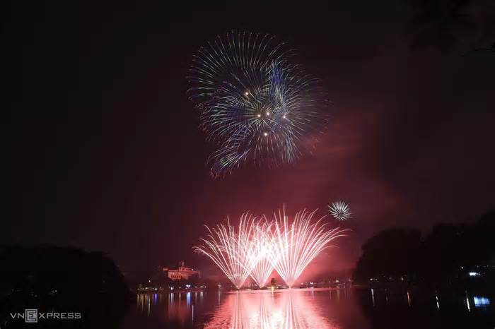 Các vị trí ngắm pháo hoa giao thừa Bính Ngọ ở Hà Nội