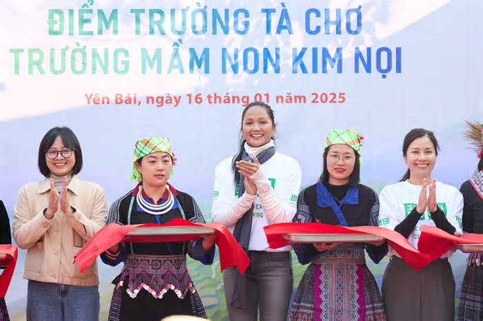 H'Hen Niê khánh thành điểm trường mới cho học sinh Mù Cang Chải