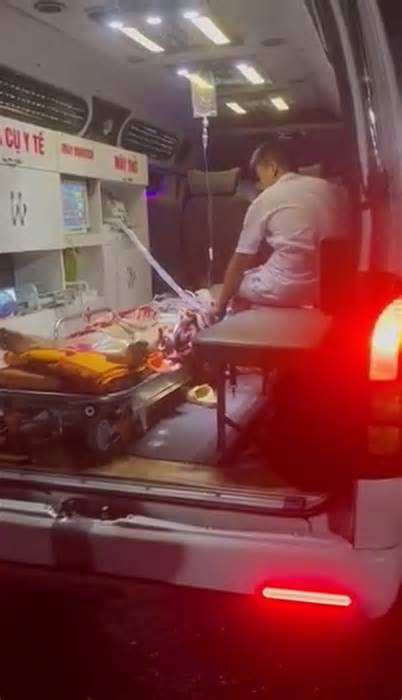 CSGT Đắk Nông nói gì về 2 clip 'dừng xe cứu thương' gây bão mạng?