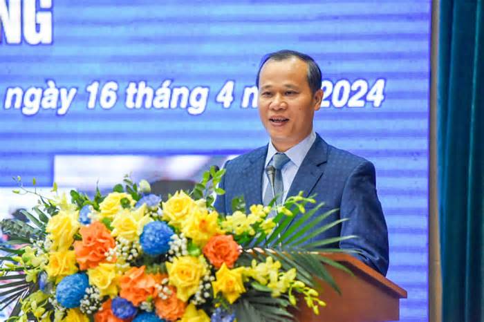 Lãnh đạo tỉnh Bắc Giang đọc bài phát biểu tại hội thảo do Chat GPT viết về ngành công nghiệp bán dẫn