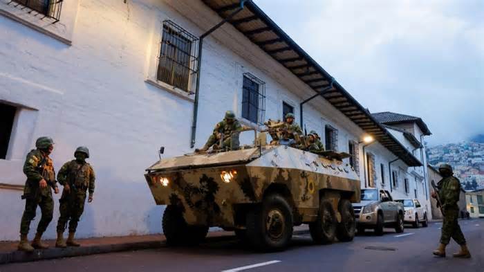 Tổng thống Ecuador tuyên chiến với khủng bố, trục xuất tù nhân nước ngoài; Mỹ nói 'sát cánh' nhưng loại trừ một việc