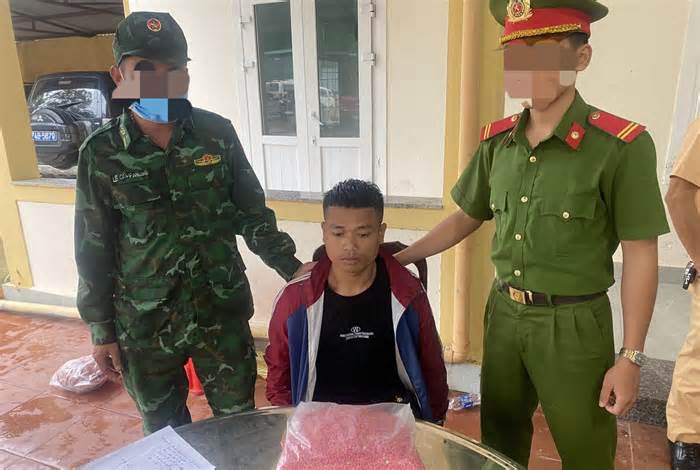 Bắt nam thanh niên quê tỉnh Quảng Trị vận chuyển 18.000 viên ma túy