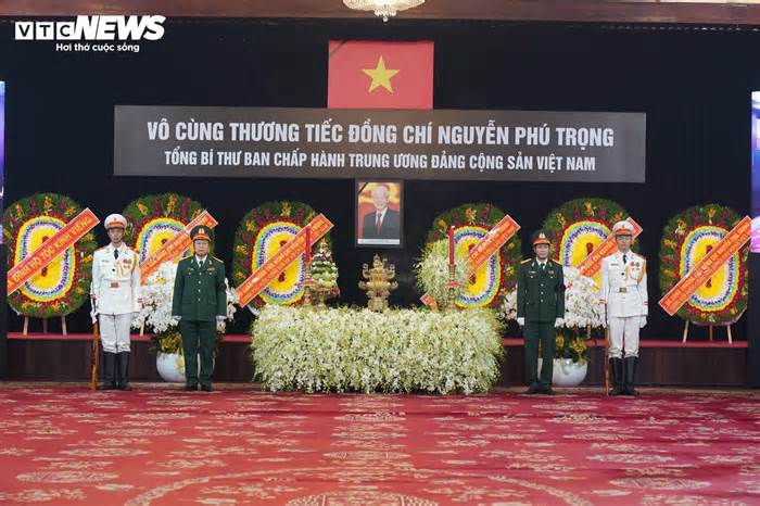Bật khóc theo dõi Lễ truy điệu Tổng Bí thư Nguyễn Phú Trọng tại Hội trường Thống Nhất