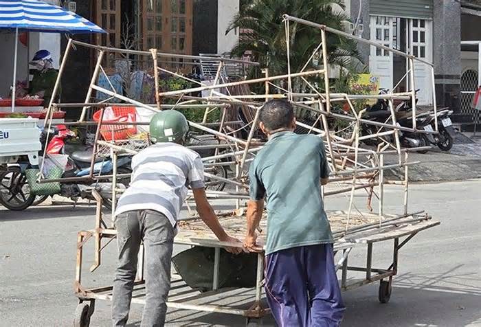 Cưỡng chế giải tỏa chợ đêm trái phép ở Bạc Liêu