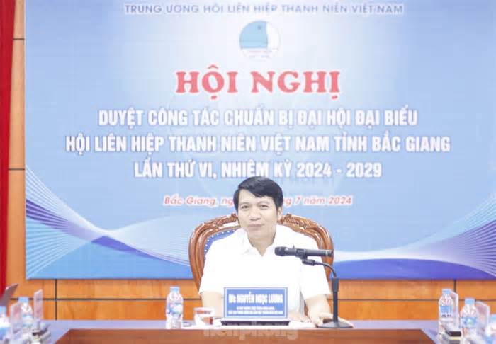 Bí thư Trung ương Đoàn Nguyễn Ngọc Lương duyệt Đại hội Hội LHTN tỉnh Bắc Giang