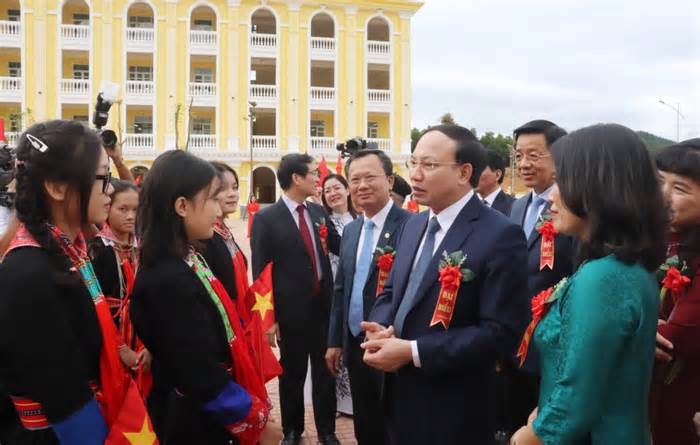 Quảng Ninh khánh thành, gắn biển 5 công trình y tế, giáo dục gần 1.800 tỉ đồng
