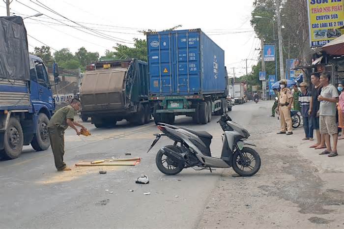 Nam thanh niên tử vong sau va chạm với xe container