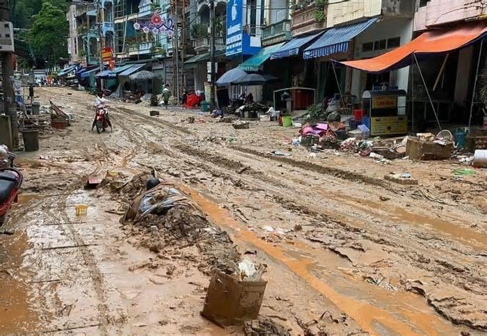 Nhà cửa tan hoang, 2 người thiệt mạng do mưa lớn ở Hoàng Su Phì