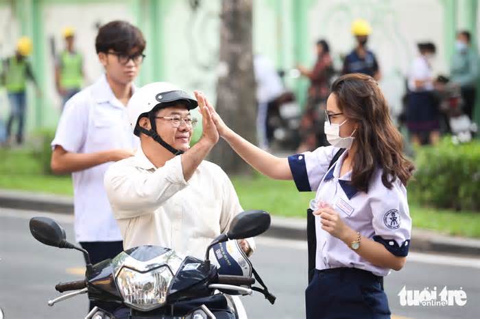 Hậu kỳ thi tốt nghiệp: Cơ hội vàng để cha mẹ kết nối với con