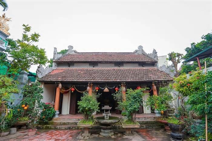 Cận cảnh ngôi nhà cổ 200 tuổi “hiếm có, khó tìm” giữa Hà Nội