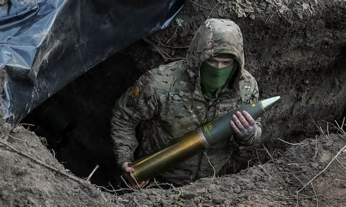 Czech phủ nhận đủ tiền mua 800.000 quả đạn pháo cho Ukraine