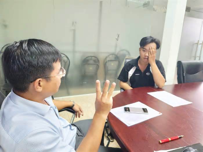Nam sinh giảm nghiêm trọng thị lực sau phẫu thuật tật khúc xạ tại Bệnh viện Mắt Sài Gòn
