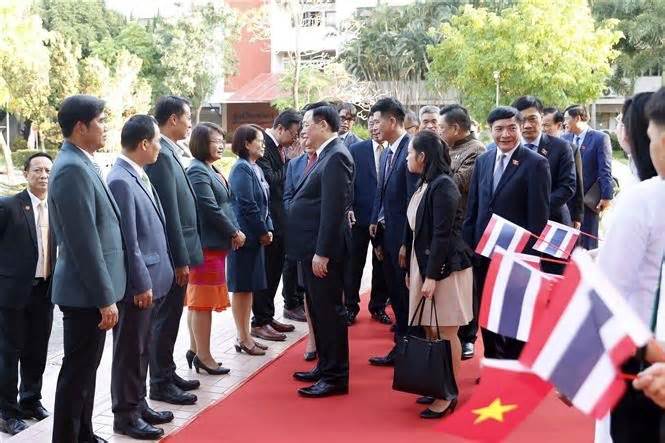 Chủ tịch Quốc hội Vương Đình Huệ thăm Đại học Hoàng gia Rajabhat Udon Thani