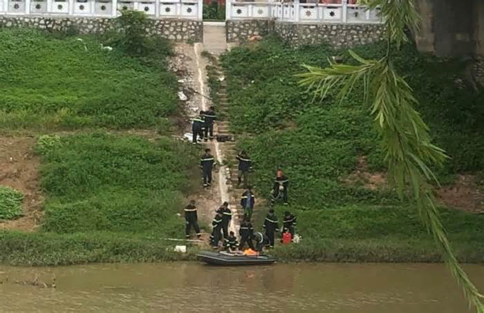 Lạng Sơn: Đã tìm thấy thi thể người đàn ông nhảy cầu Đông Kinh
