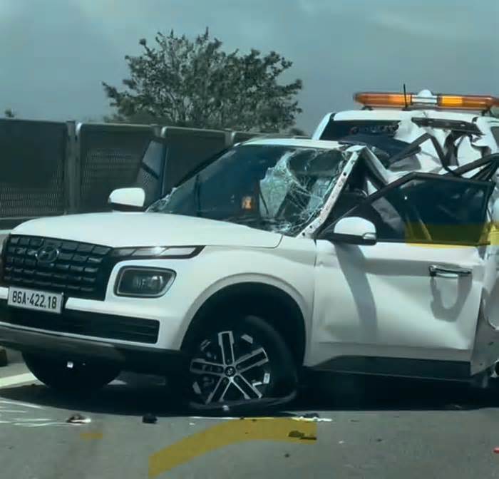 Ôtô tải tông xe con dừng trên cao tốc Cam Lâm – Vĩnh Hảo, 2 người tử vong