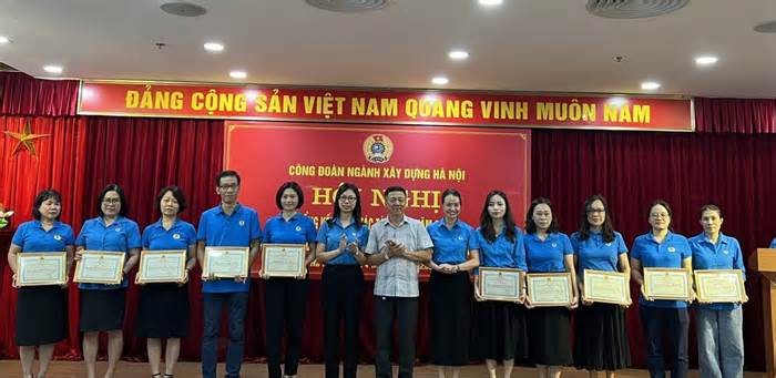 Công đoàn ngành Xây dựng Hà Nội khen thưởng thực hiện tài chính Công đoàn