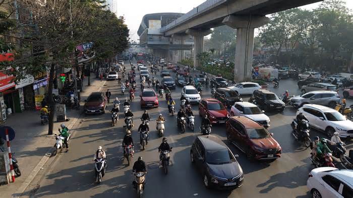 Đi 65km từ quê lên Hà Nội bằng thời gian di chuyển 2km khi ùn tắc