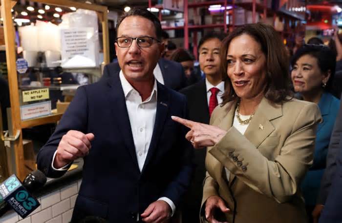 Bà Kamala Harris chọn ai làm 'phó tướng'?