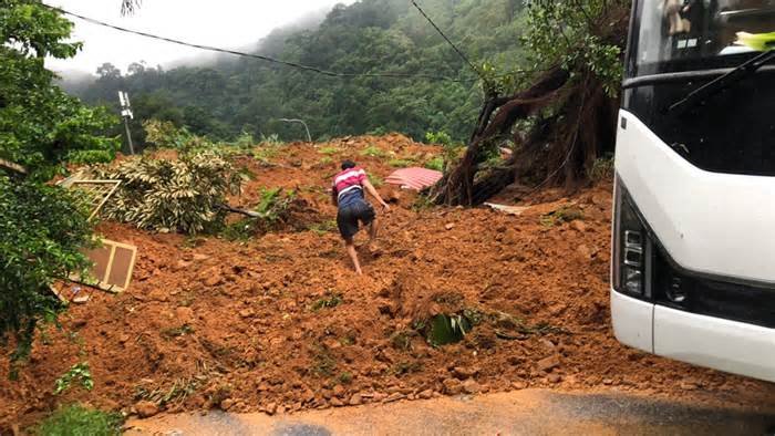 Đảm bảo an toàn giao thông tại khu vực sạt lở đèo Bảo Lộc