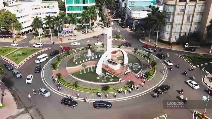 Đắk Lắk kéo dài hỗ trợ thuê nhà, đi lại cho cán bộ sau sáp nhập