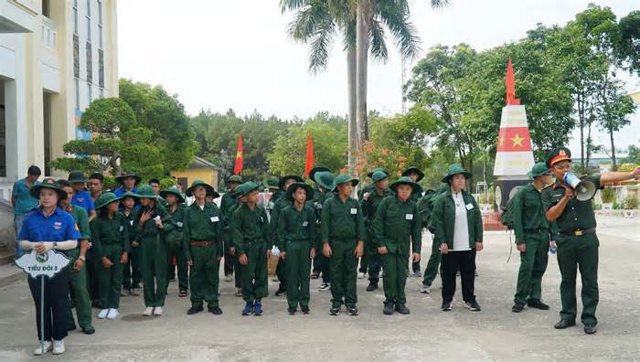 Thanh thiếu niên Thừa Thiên-Huế, Đắk Lắk hào hứng với học kỳ trong quân đội