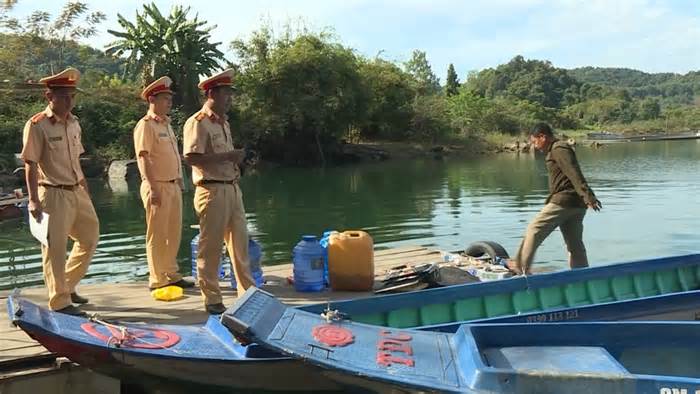 Vẫn còn phương tiện thủy chở khách dạo hồ không đảm bảo an toàn ở Bình Thuận