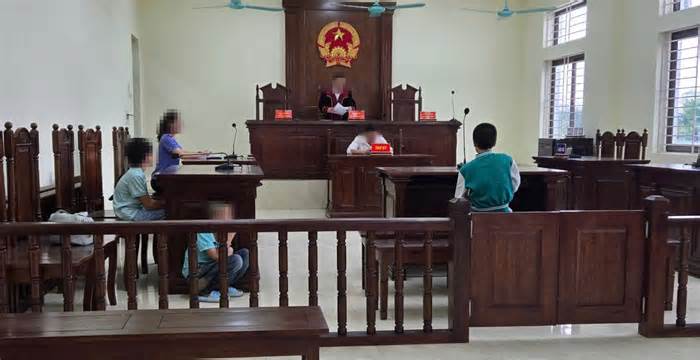 Người mẹ đơn thân trộm tiền để nuôi con: Điều tra viên, kiểm sát viên chung tay hỗ trợ 3 cháu nhỏ