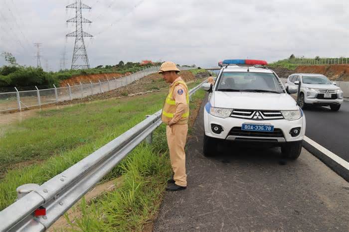 Bình Thuận đề nghị tăng thêm CSGT tuần tra, xử lý vi phạm trên 2 cao tốc