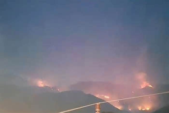 Lào Cai: Cháy rừng tại Vườn Quốc gia Hoàng Liên, huy động 450 người dập lửa