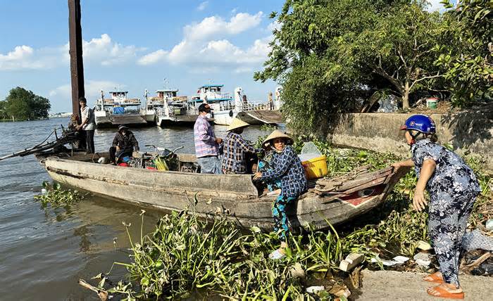 Phà ngang sông Hậu ngưng chạy sau hai ngày được gia hạn