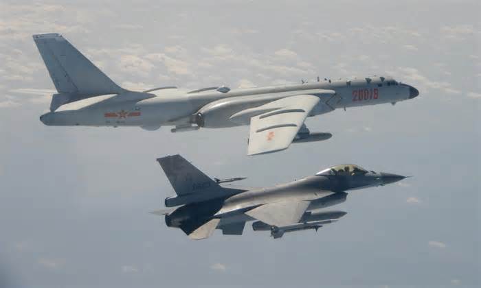 33 chiến đấu cơ Trung Quốc bay quanh Đài Loan