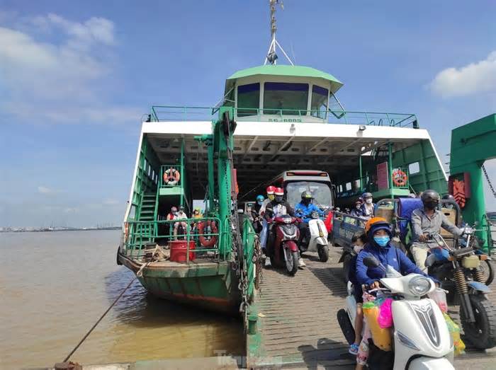 Giảm tải trọng xe được phép lưu thông qua phà Bình Khánh