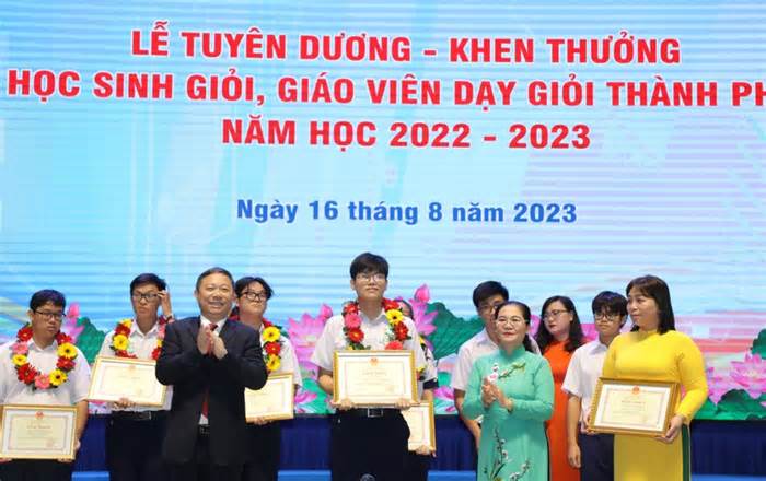 TPHCM chi 14 tỷ khen thưởng học sinh, giáo viên