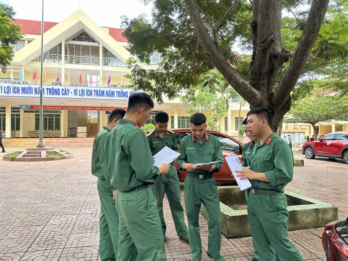 Những sĩ tử mang áo lính viết tiếp giấc mơ giảng đường