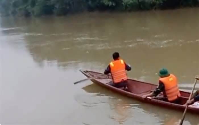 Hai học sinh lớp ba mất tích khi tắm sông