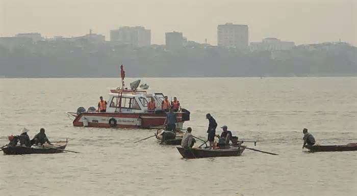 Nhóm học sinh ở Hà Nội rủ nhau ra tắm sông Hồng, 2 người tử vong