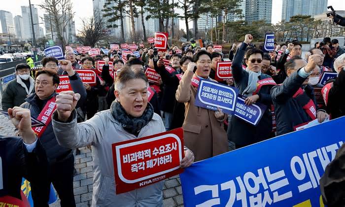 Chính phủ Hàn Quốc ra lệnh bác sĩ trở lại làm việc