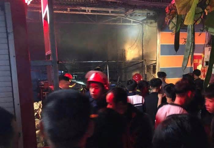 Cháy xưởng in ở Hải Dương, người dân hốt hoảng tháo chạy trong đêm