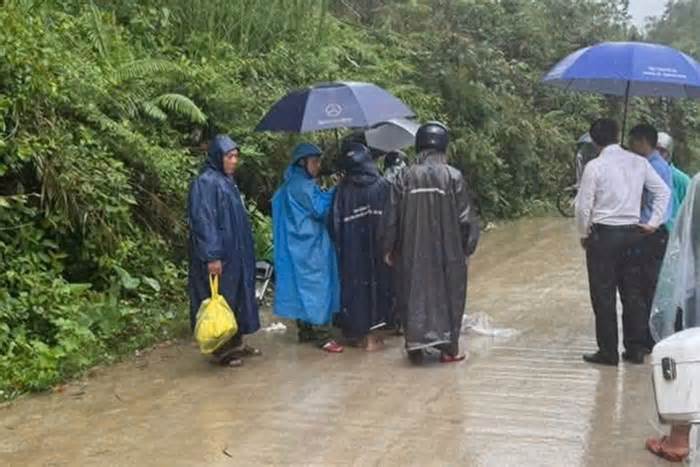 Chết thảm vì áo mưa quấn vào bánh xe máy: Xin đừng chủ quan với những vạt áo mưa lòa xòa