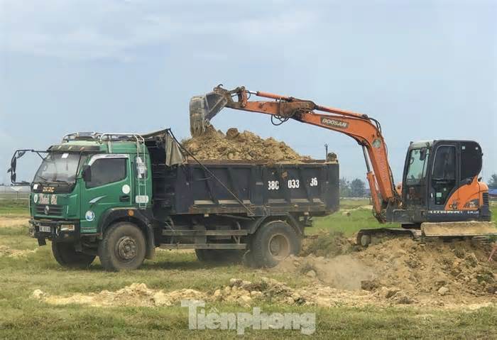 Xử lý việc lợi dụng cải tạo ruộng, bán đất ra ngoài trục lợi