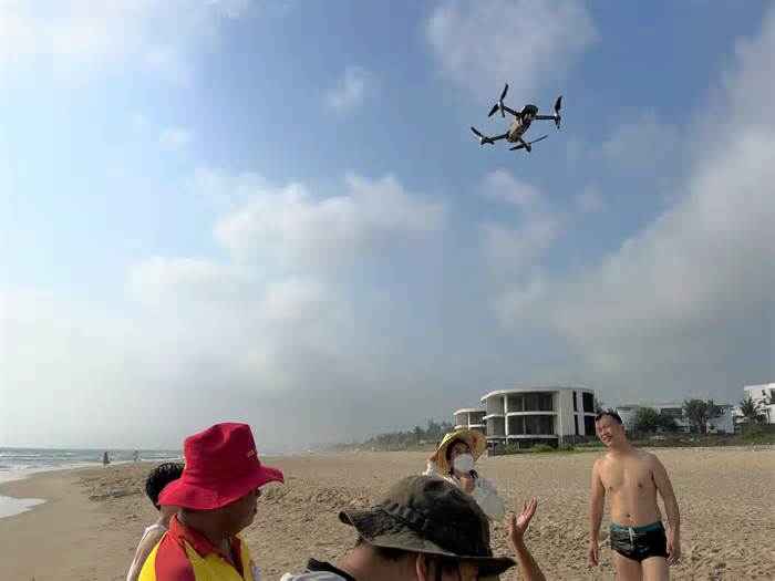 Còn một học sinh mất tích, Đà Nẵng huy động hàng chục flycam tìm kiếm trên biển