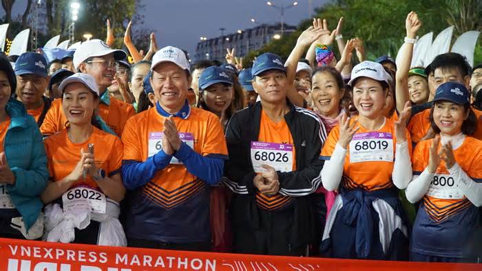 Bí thư Thành ủy Hải Phòng đề nghị VnExpress Marathon tổ chức thường niên