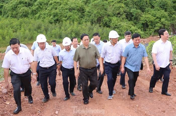 Thủ tướng Phạm Minh Chính phát động 'thi đua cao điểm nước rút' thực hiện dự án đường dây 500kV mạch 3